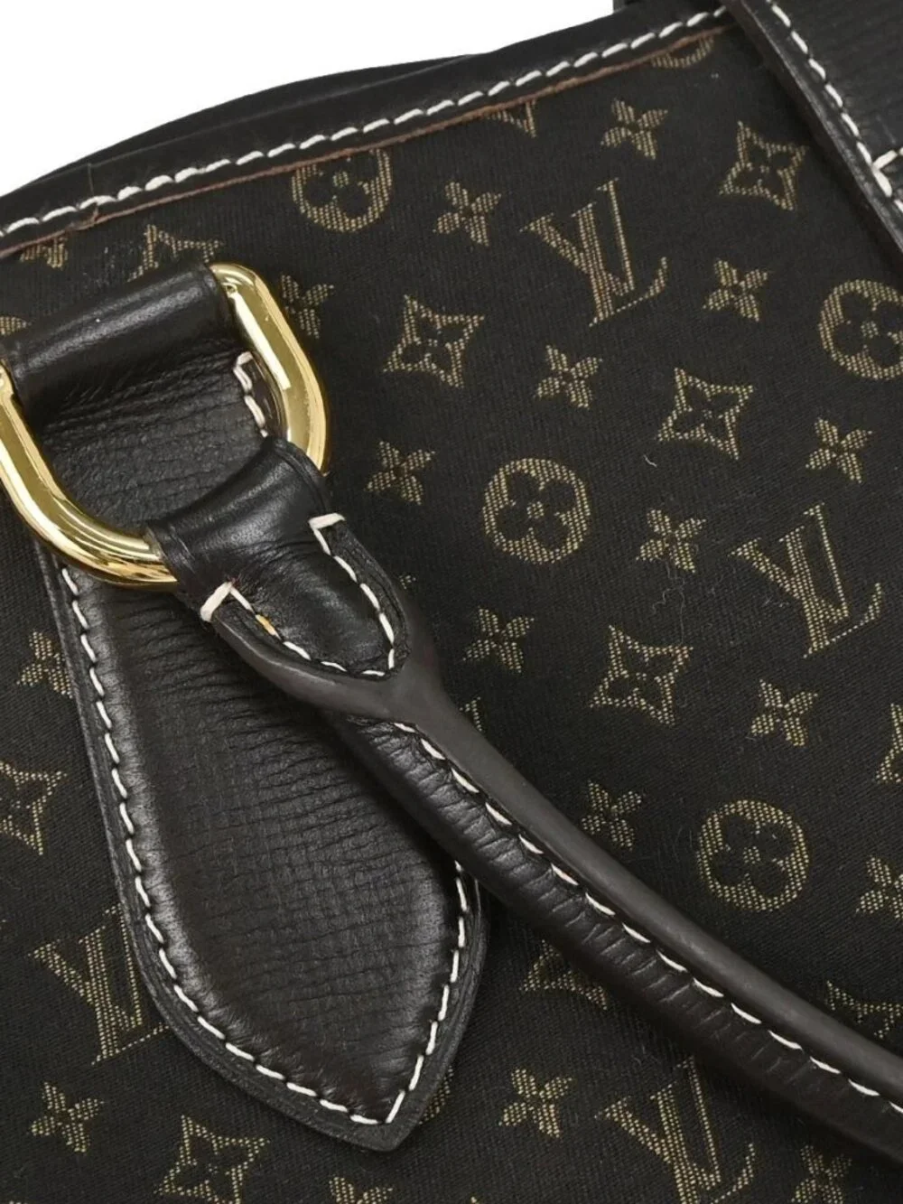 Louis Vuitton outside 	a+